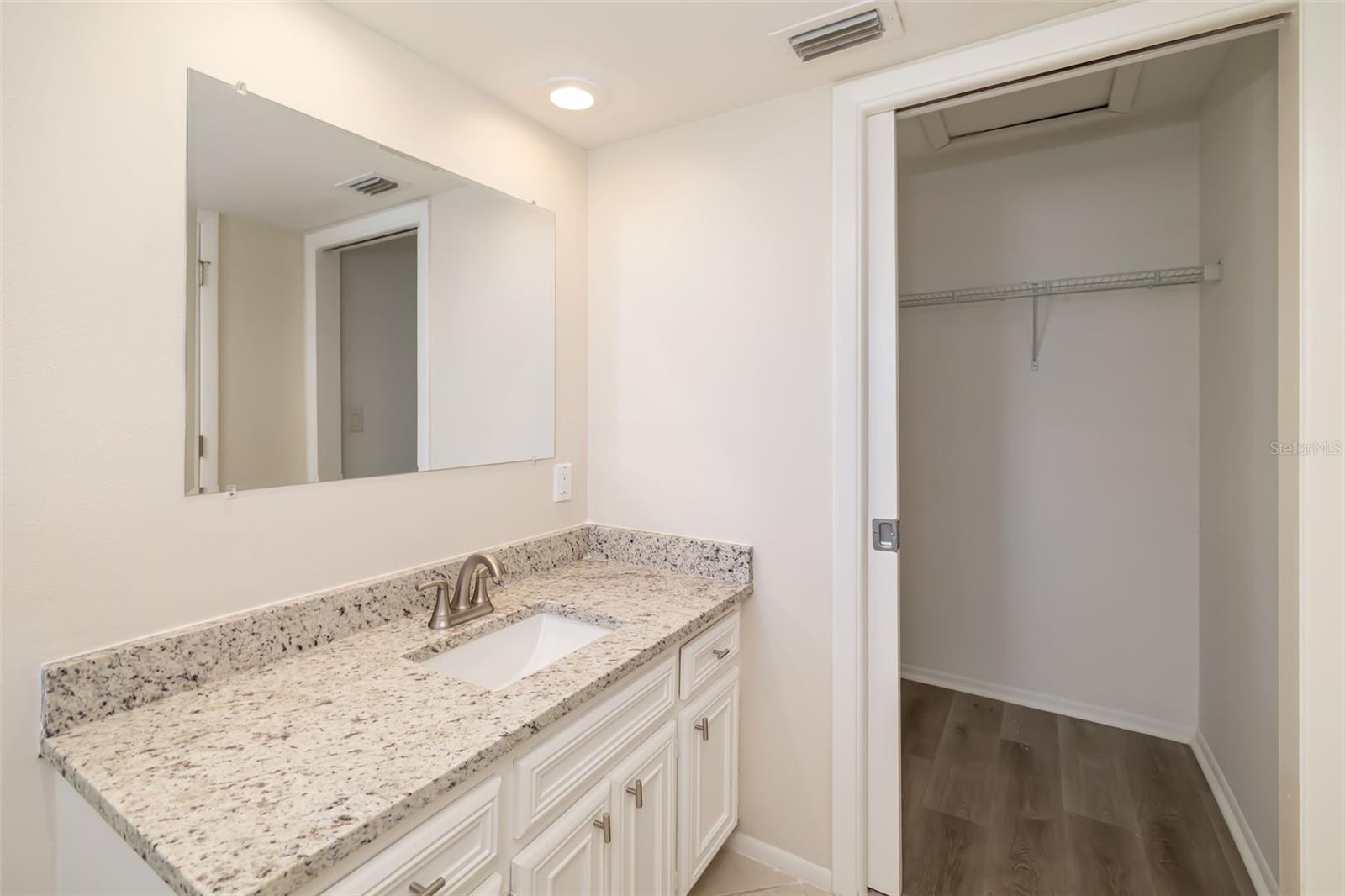 1097 Willis Ave Property Photo 31