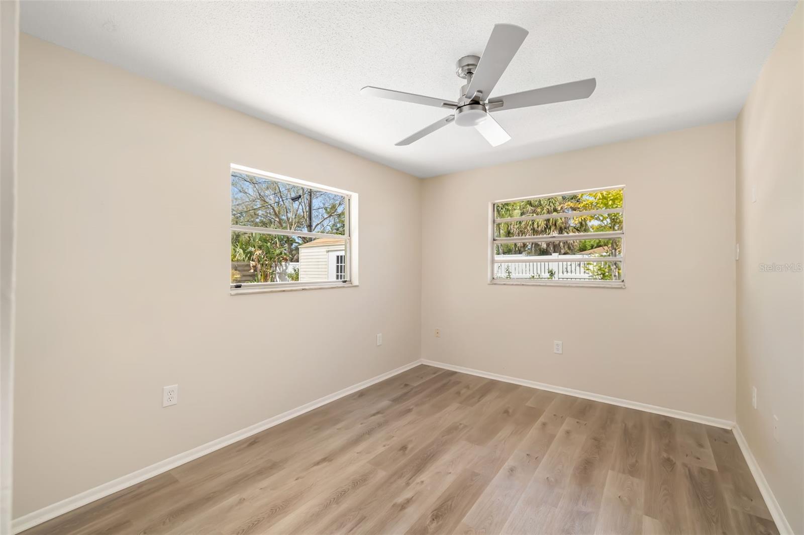 1097 Willis Ave Property Photo 34