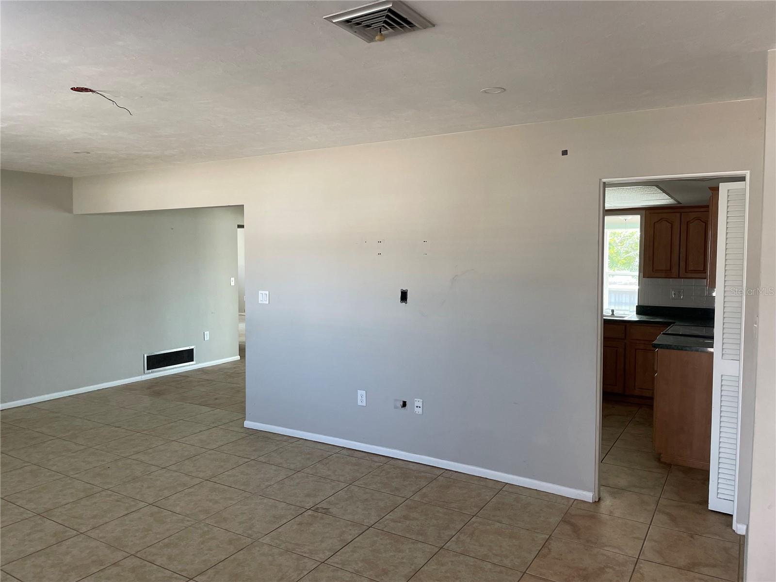 10307 Sandpiper Rd W Property Photo 4