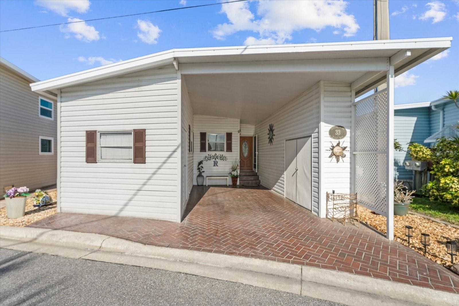 33 N STARBOARD DR Property Photo 1
