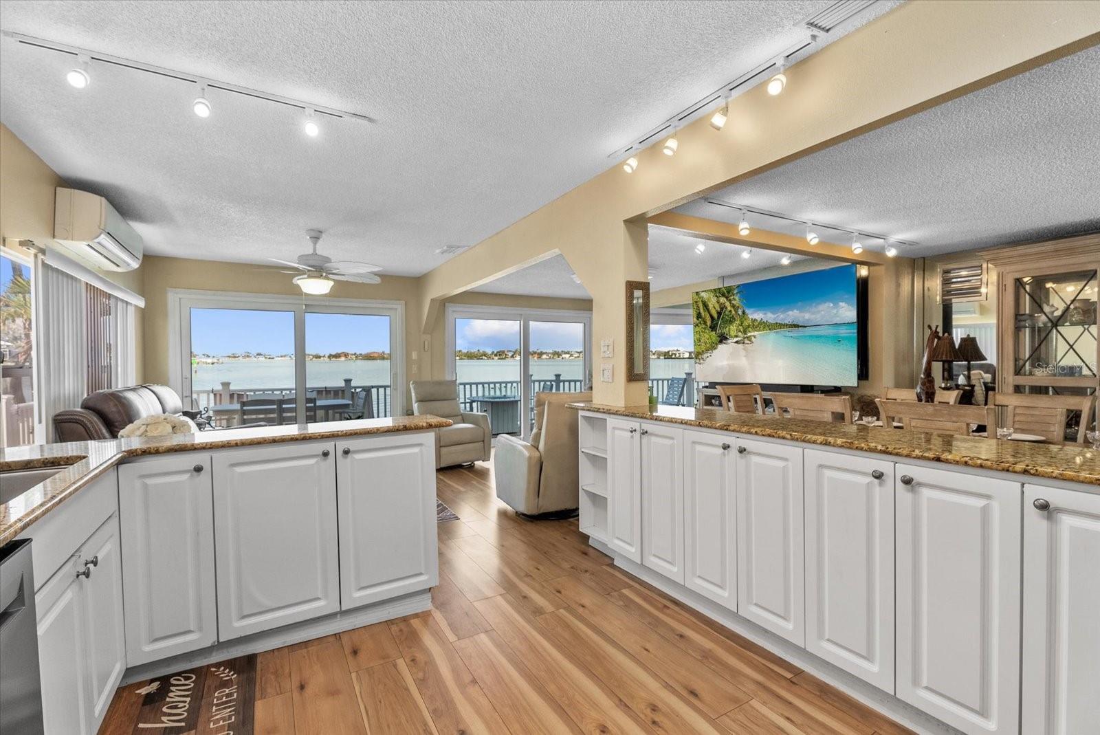 33 N Starboard Dr Property Photo 6