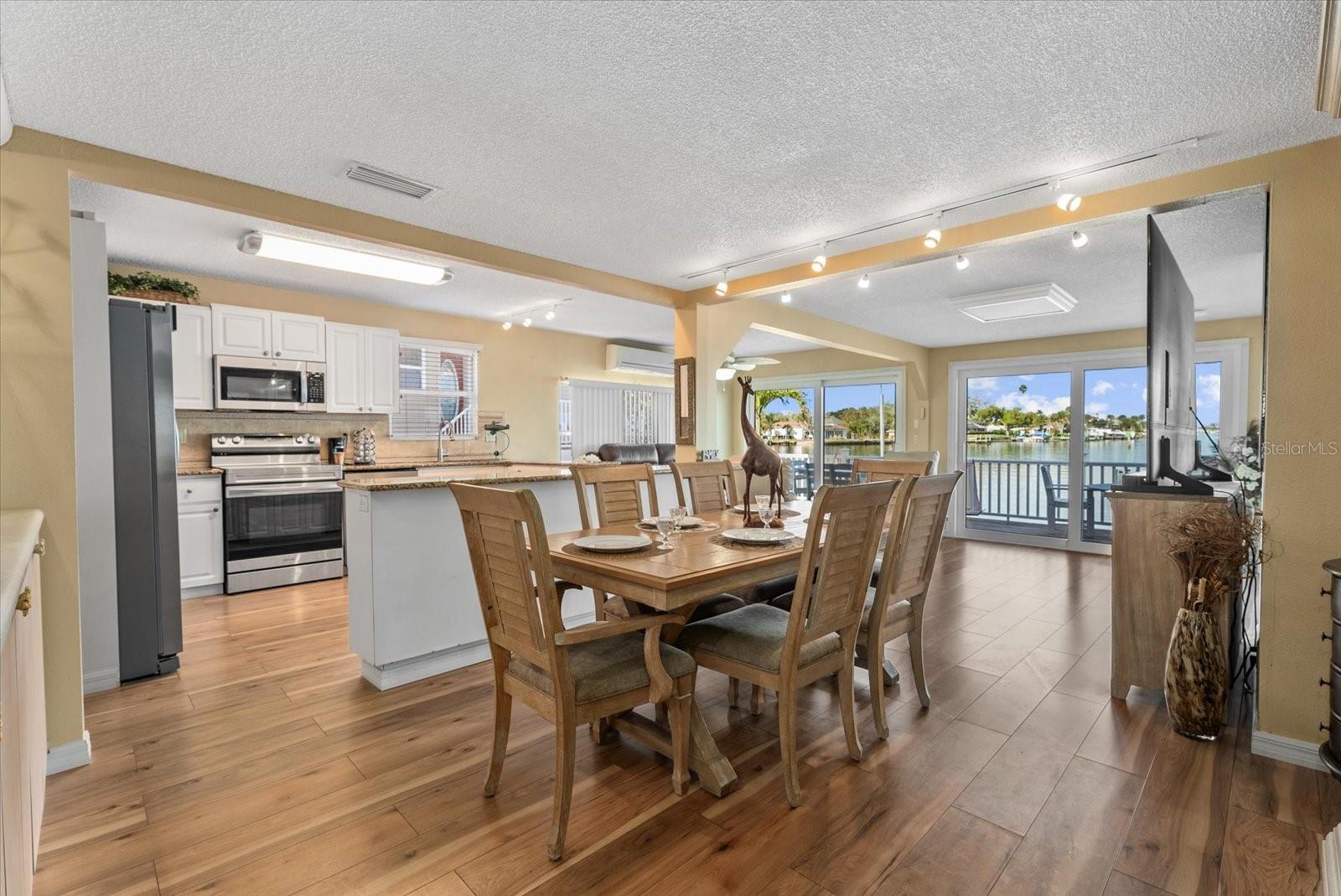 33 N Starboard Dr Property Photo 8
