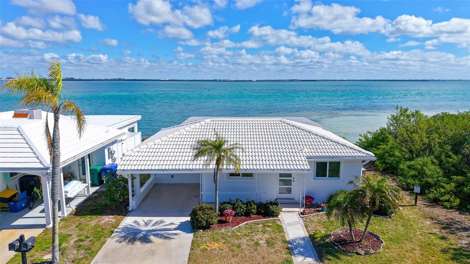 948 SPANISH DR S Property Photo 1