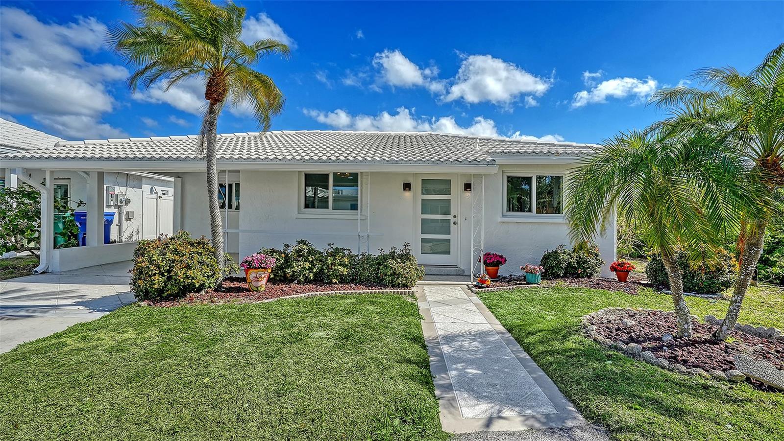 948 Spanish Dr S Property Photo 2