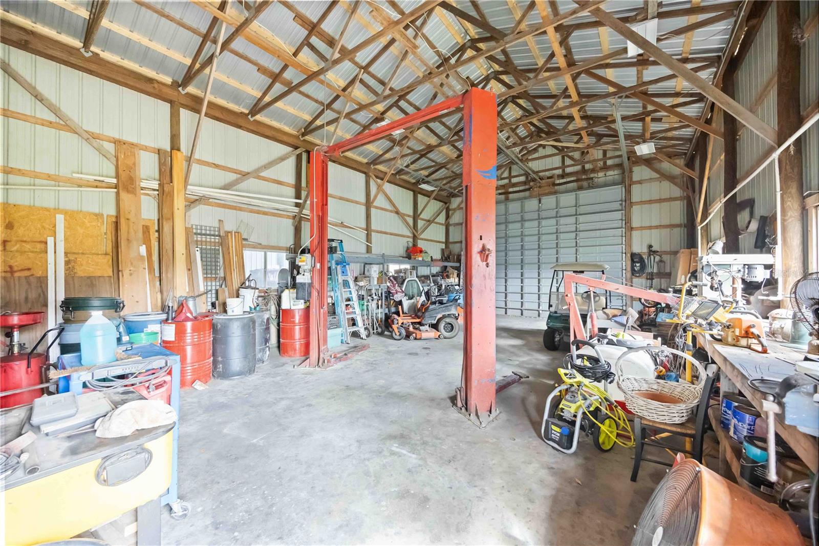 16031 Winburn Dr S Property Photo 32