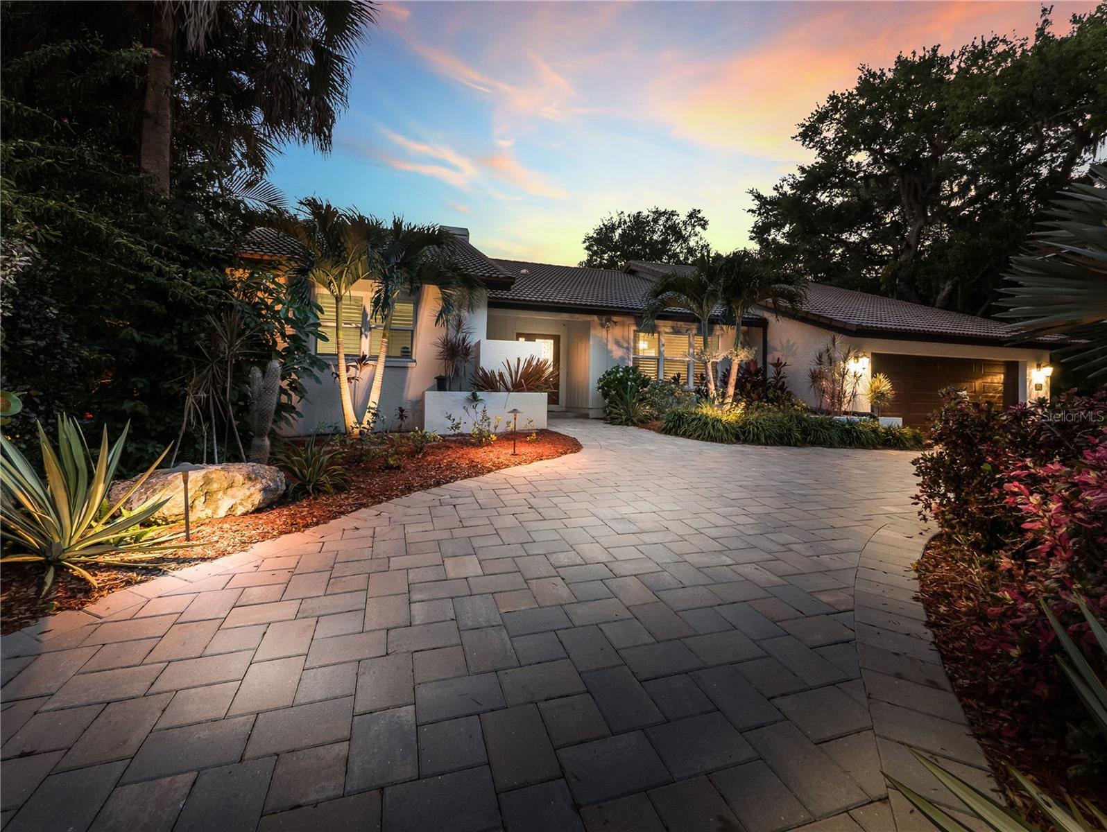 5231 Siesta Cove Dr Property Photo 1