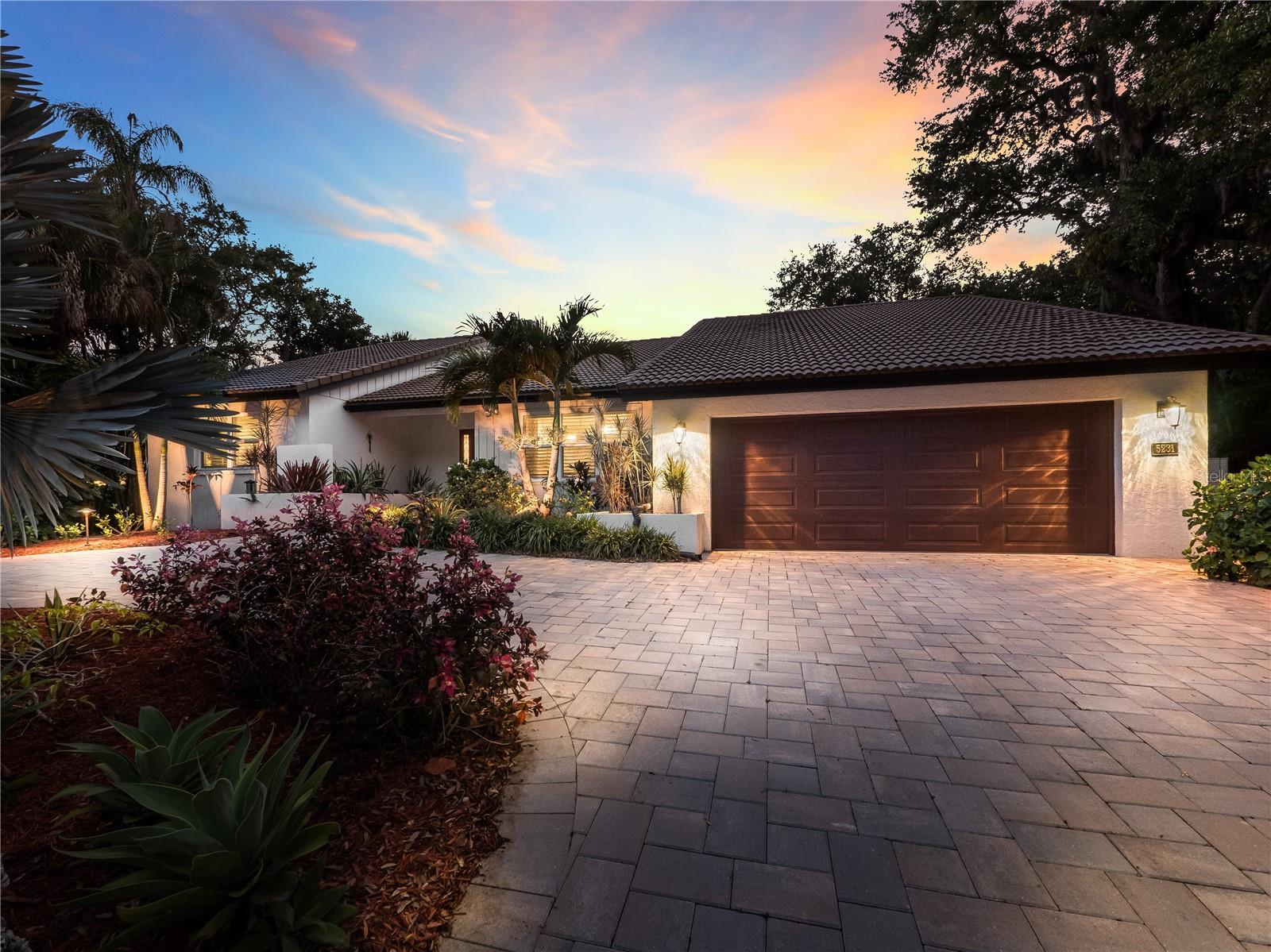 5231 Siesta Cove Dr Property Photo 2
