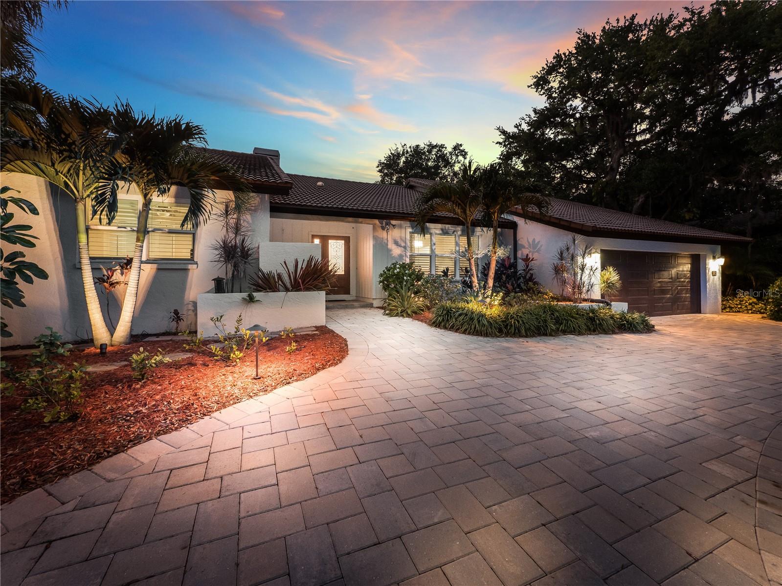 5231 Siesta Cove Dr Property Photo 3
