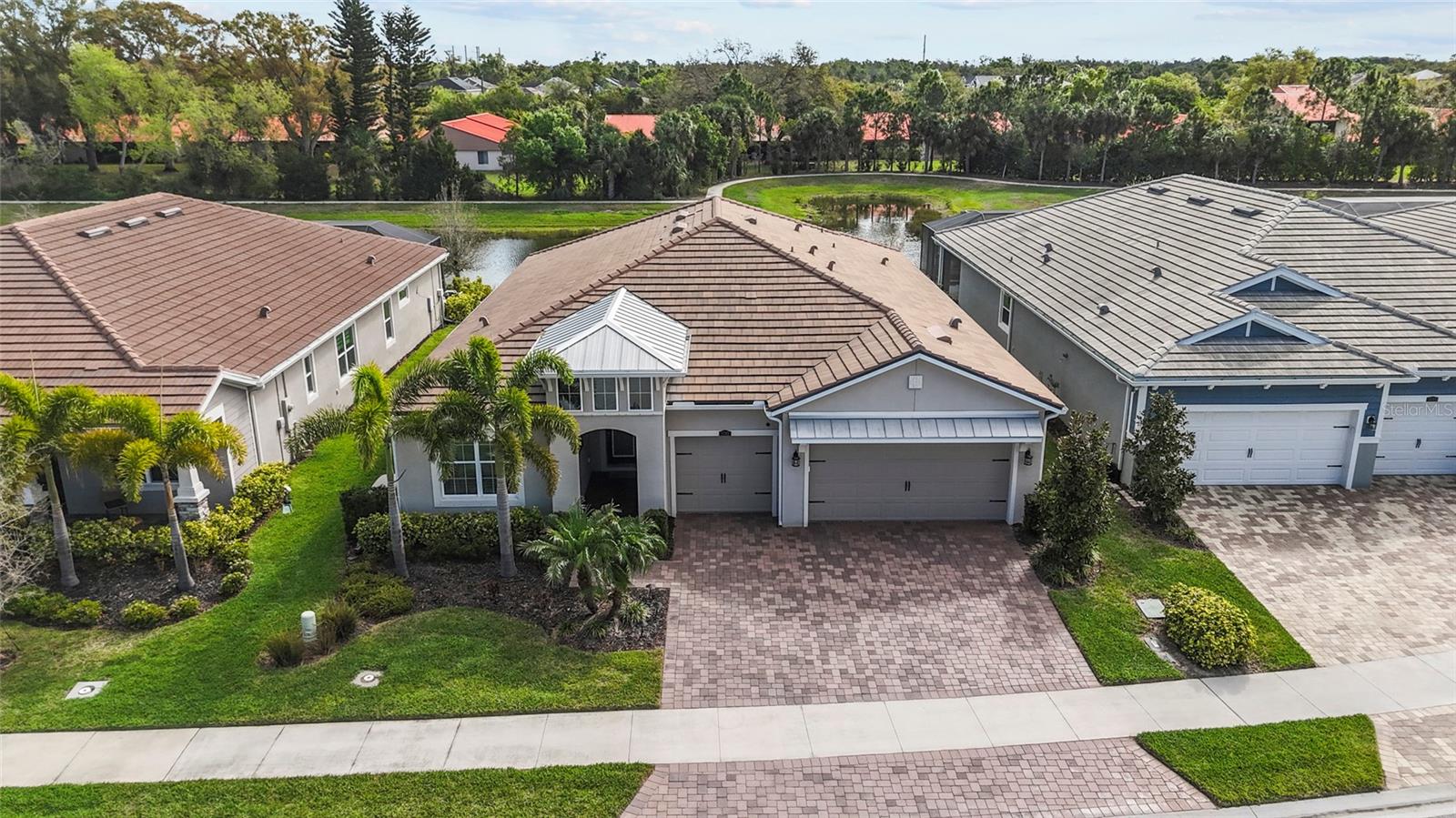 5745 Long Shore Loop Property Photo 3