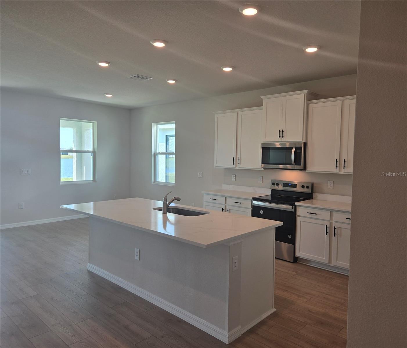 17155 James Trl Property Photo 4