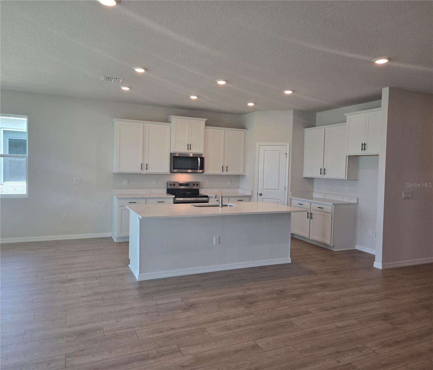 17155 James Trl Property Photo 5