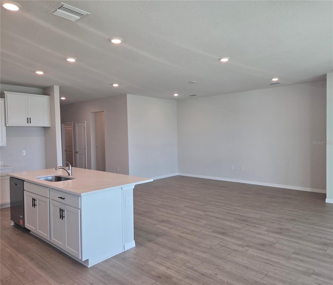 17155 James Trl Property Photo 6