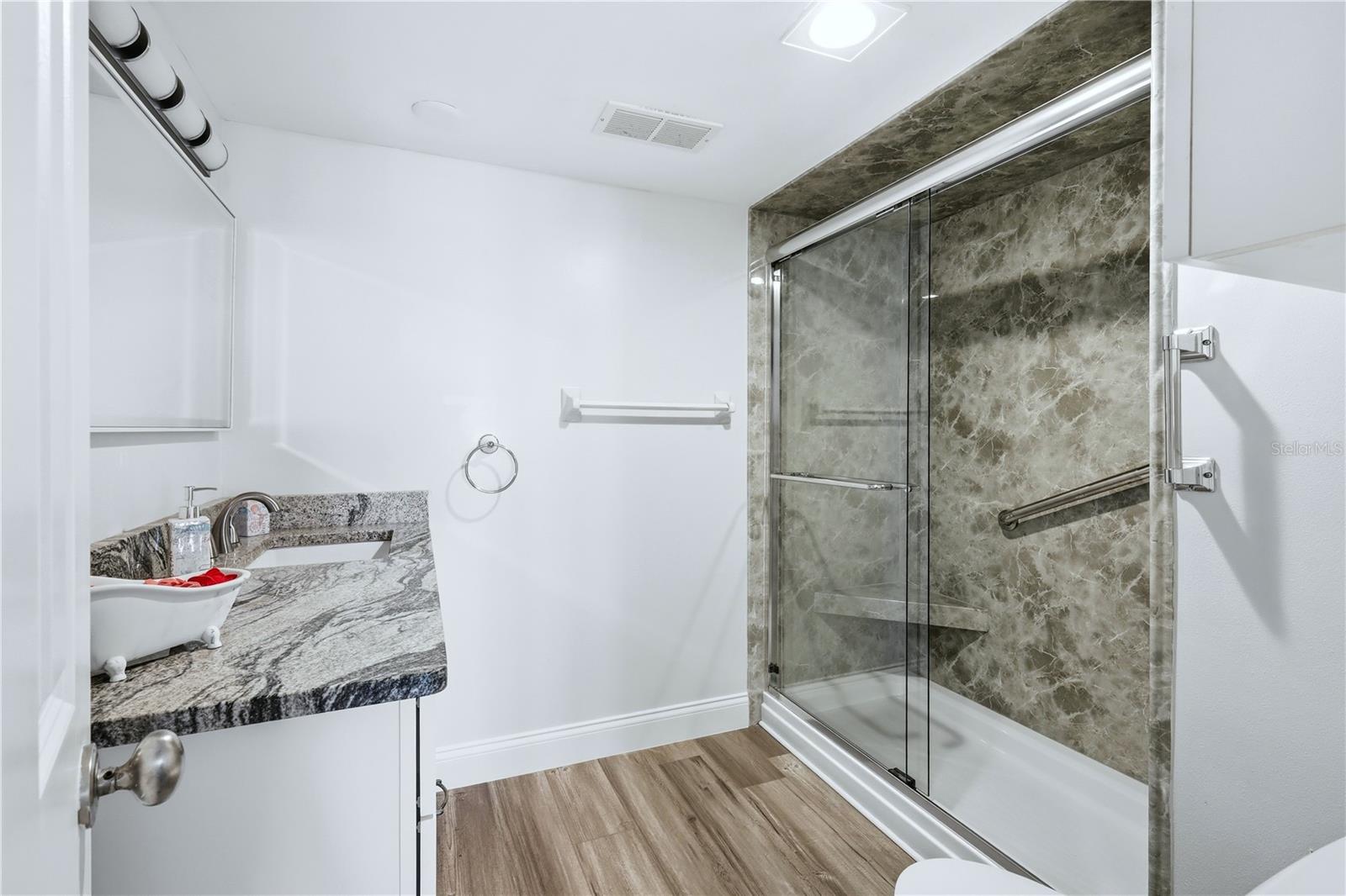 1150 Tarpon Center Dr #1g Property Photo 24