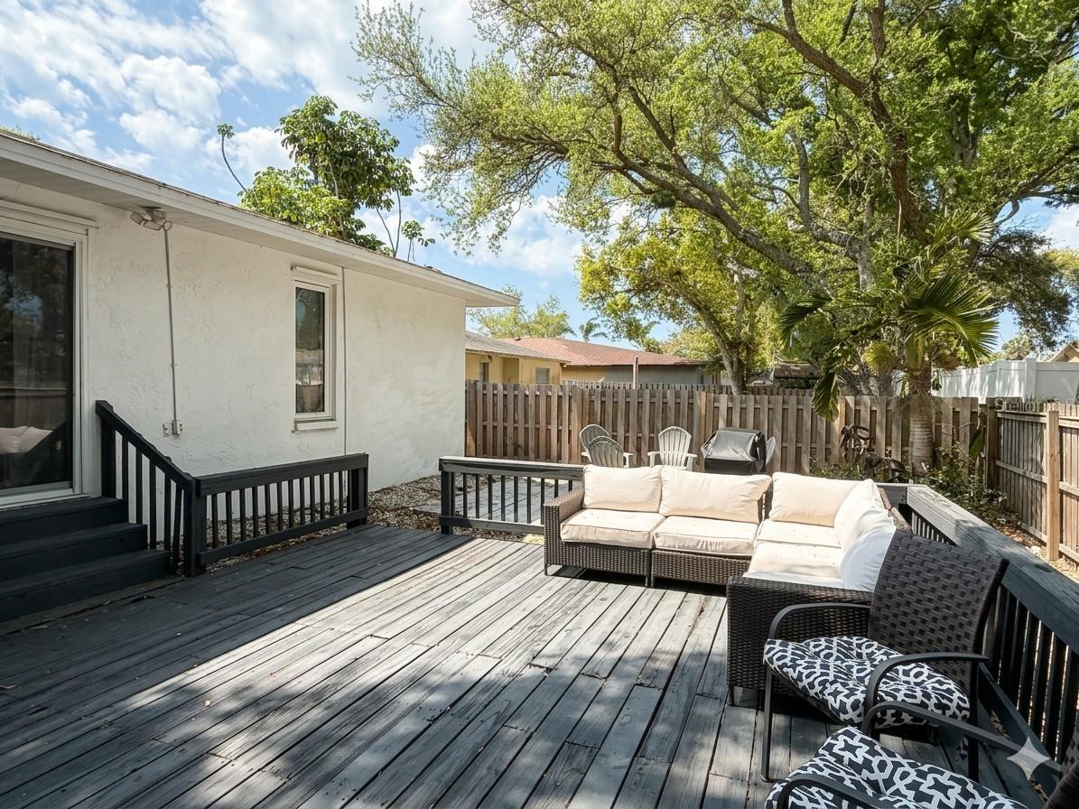 2343 Eugene St Property Photo 5