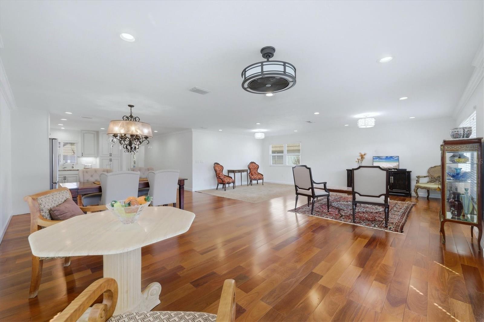 2713 Riverbluff Ct #v101 Property Photo 9