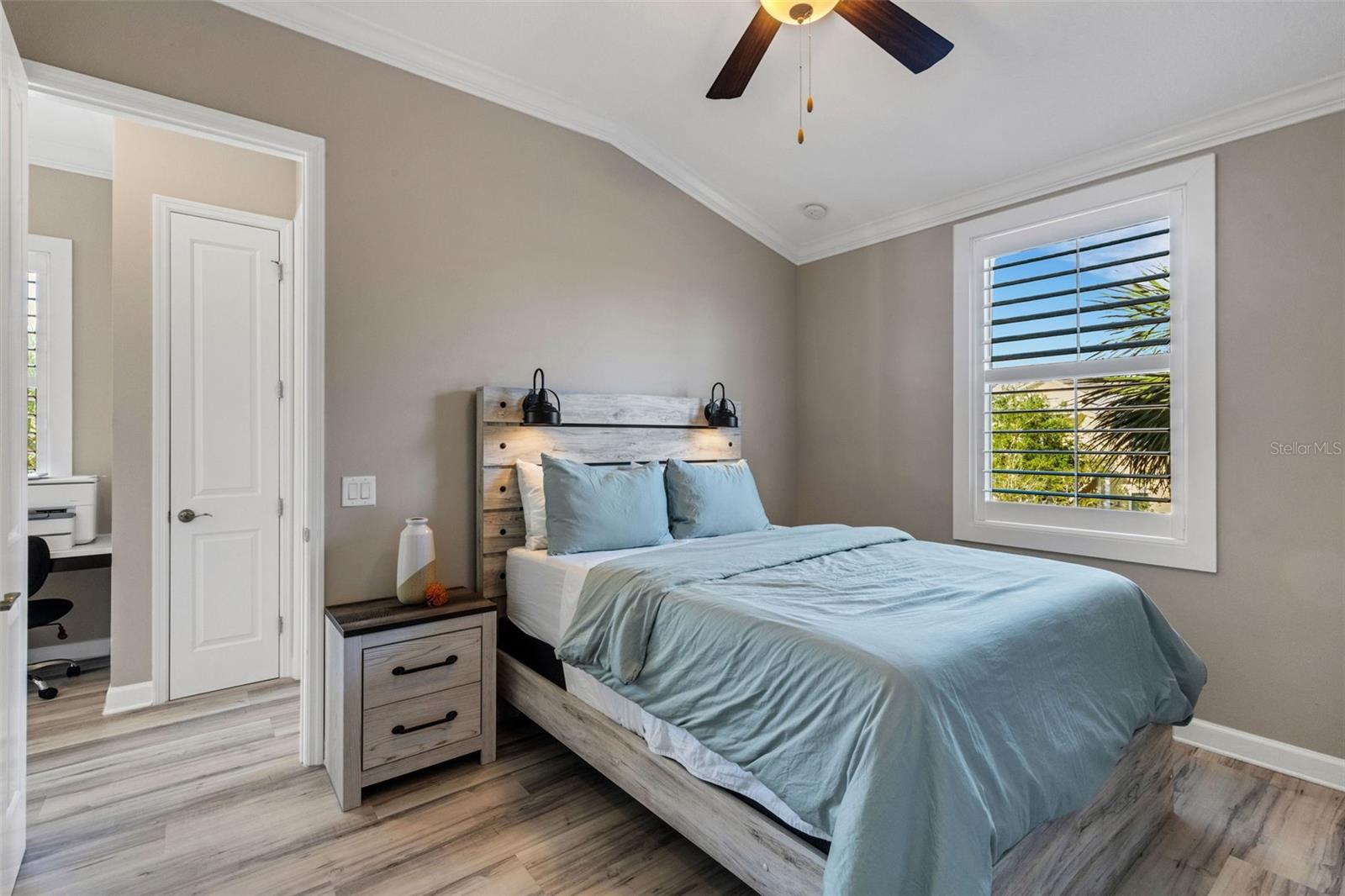 289 Sapphire Lake Dr #202 Property Photo 27