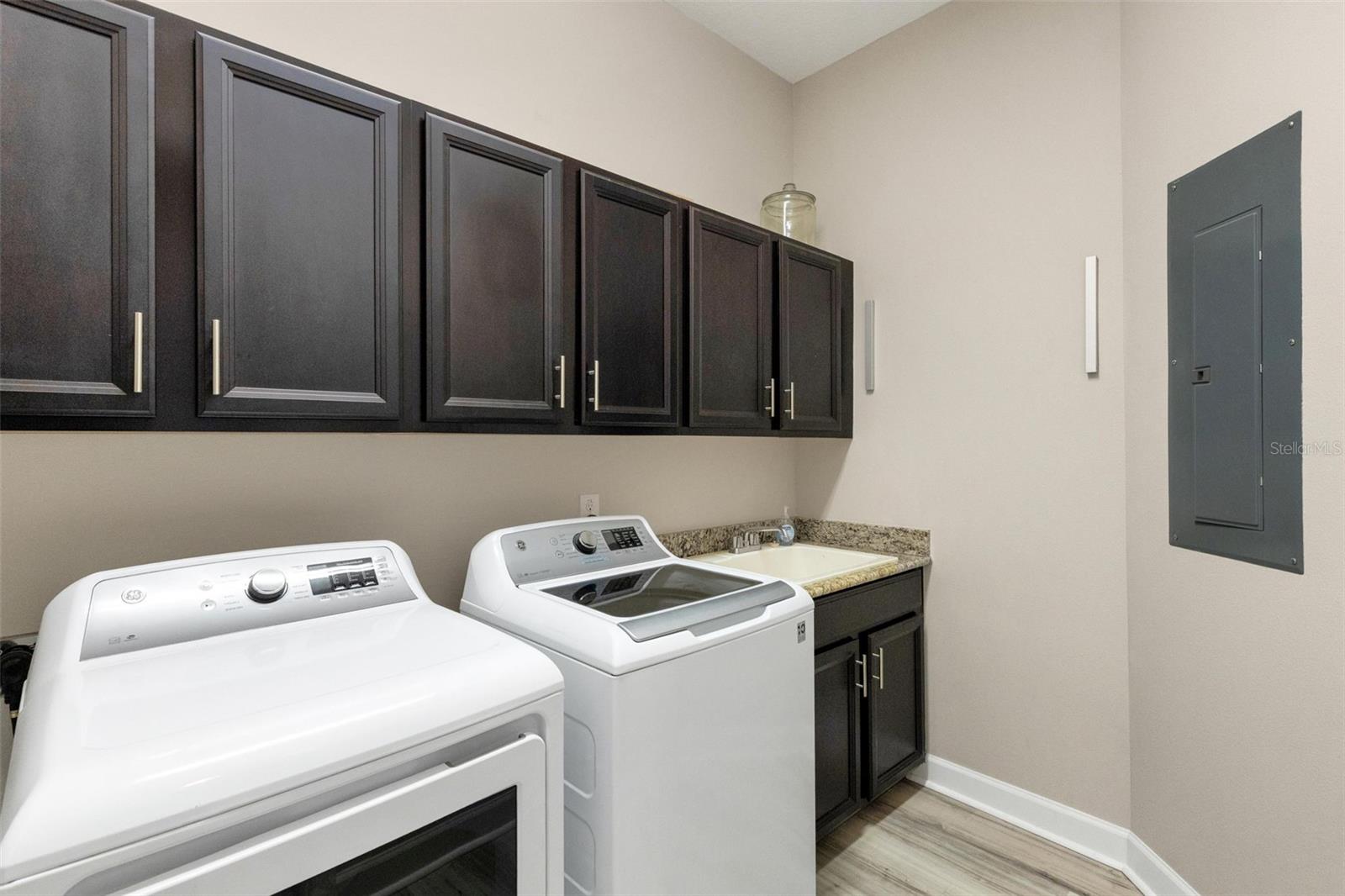 289 Sapphire Lake Dr #202 Property Photo 32
