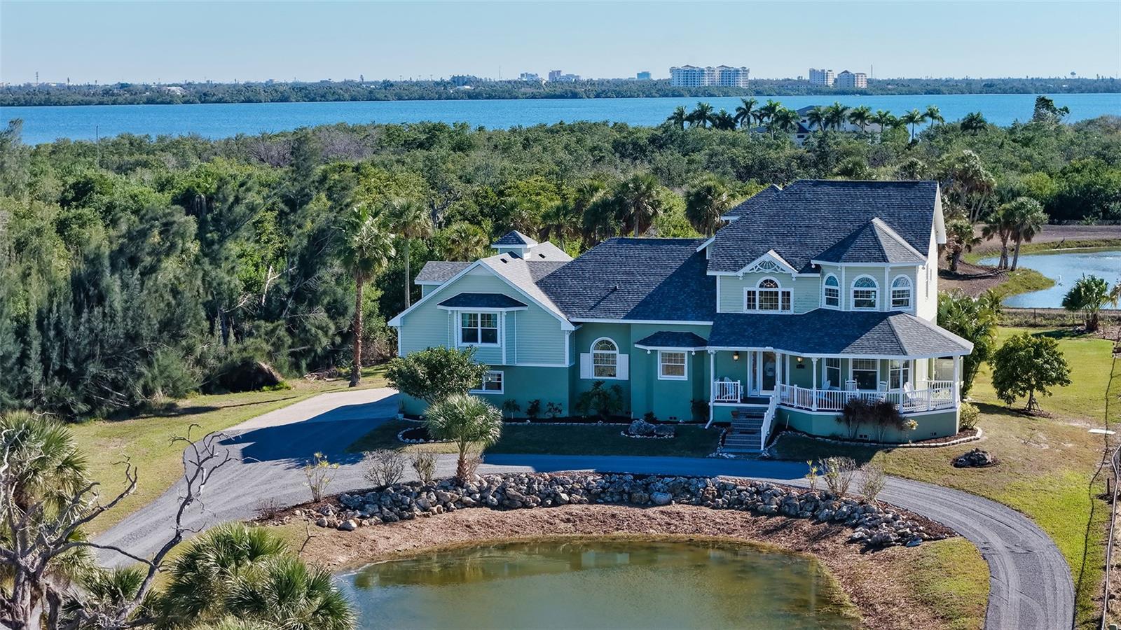 925 Bayshore Dr Property Photo 2