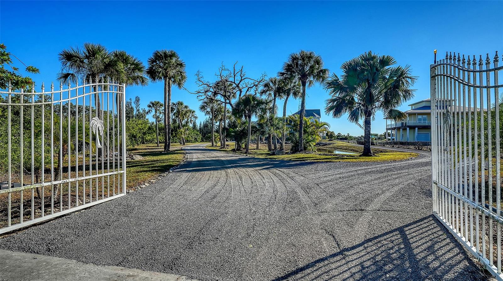 925 Bayshore Dr Property Photo 3