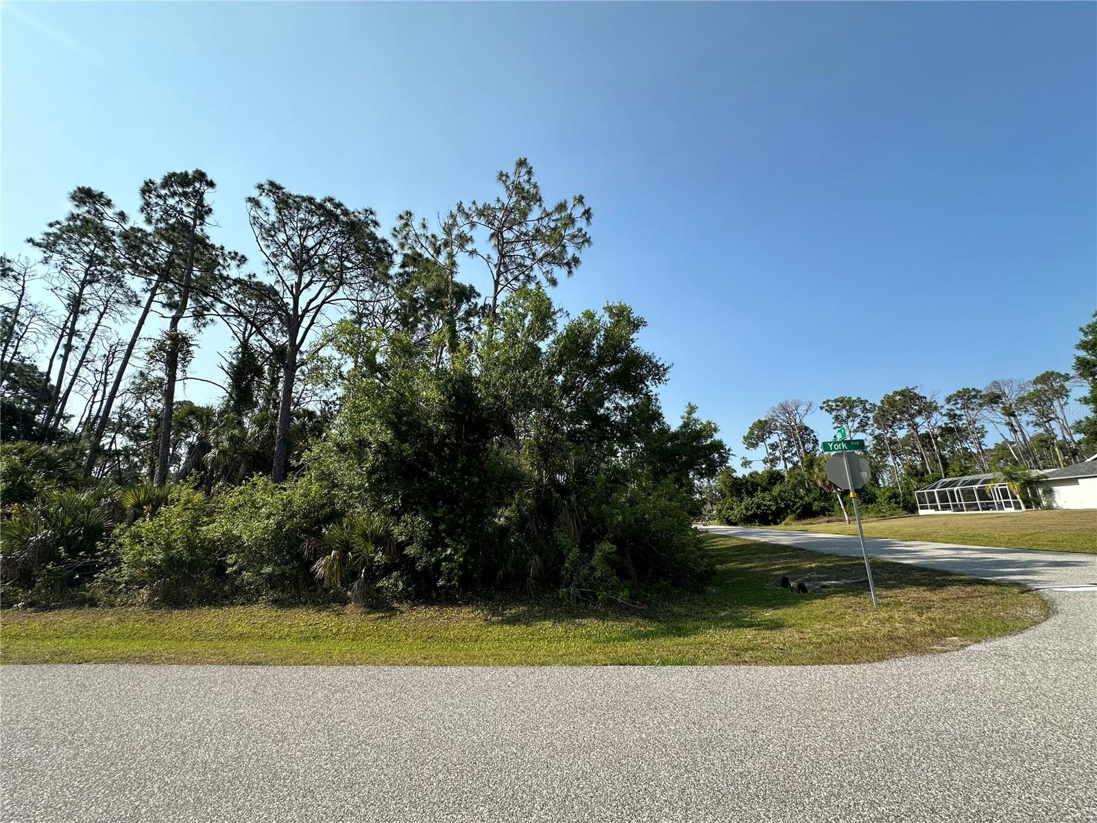 18038 York Ave Property Photo 1