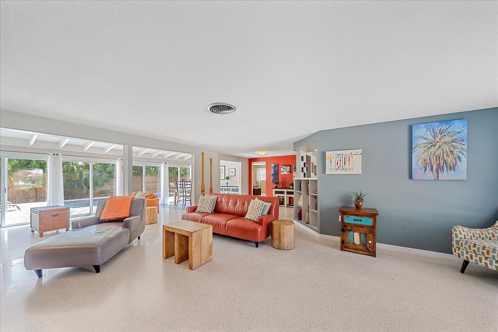 611 Venice Ln Property Photo 11