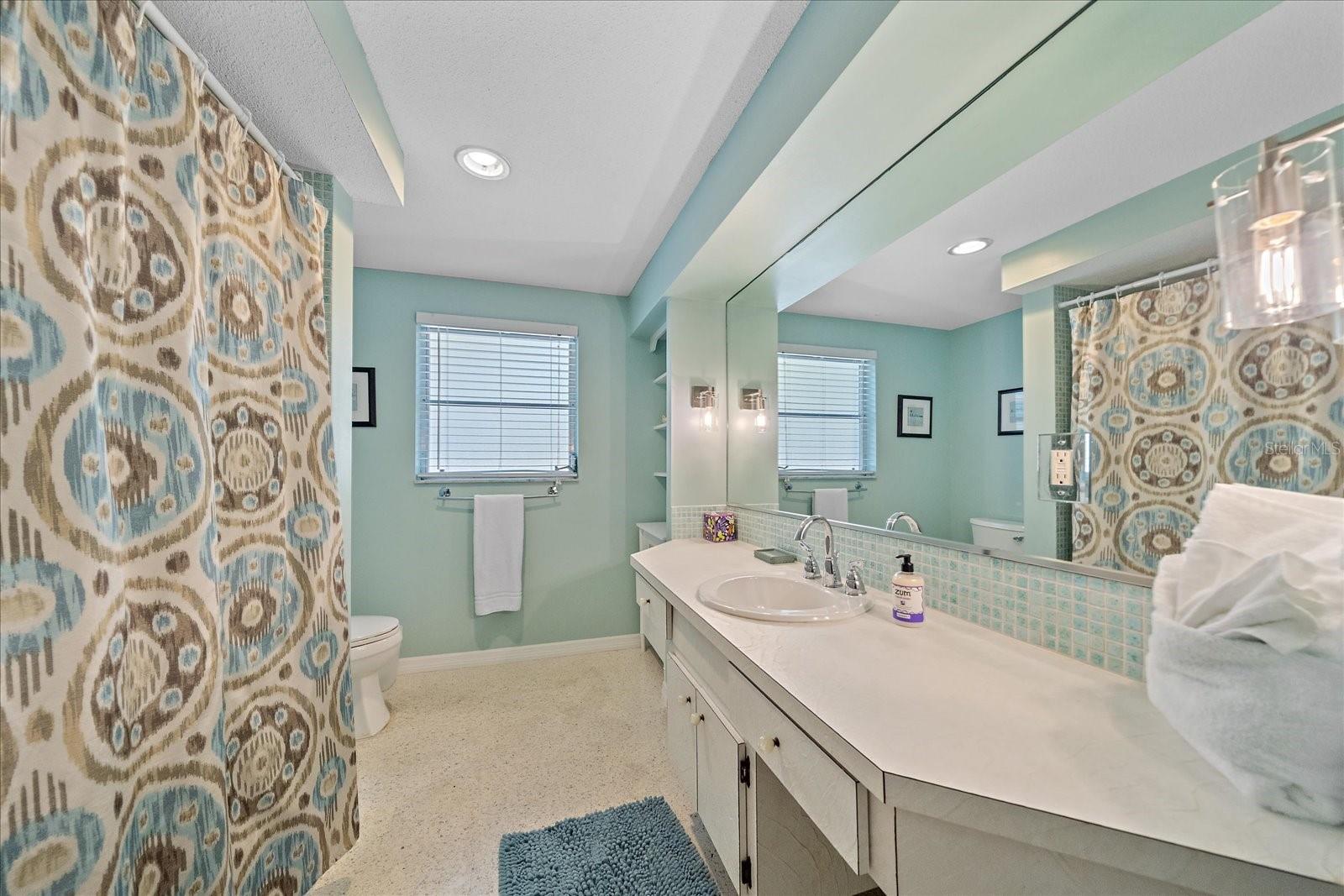 611 Venice Ln Property Photo 31