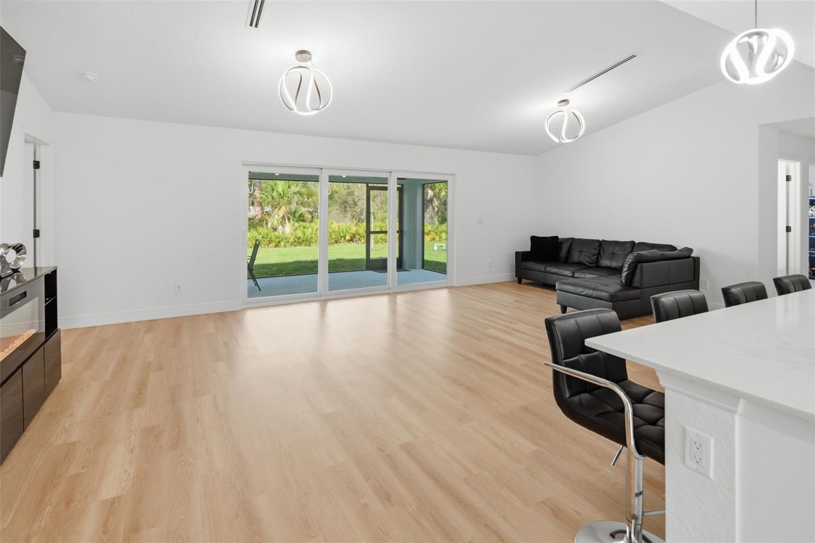 49 Troutdale St Property Photo 5