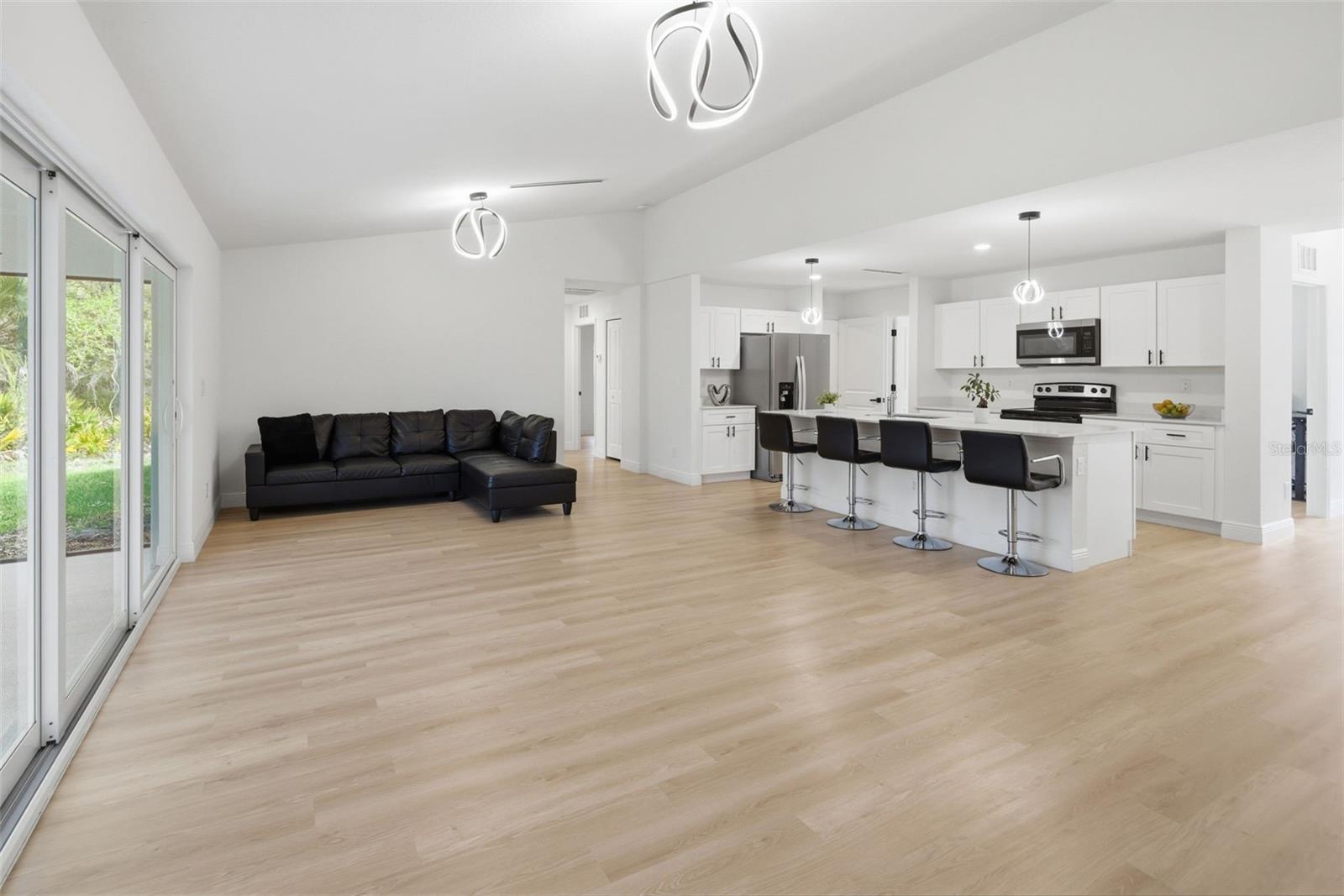 49 Troutdale St Property Photo 7