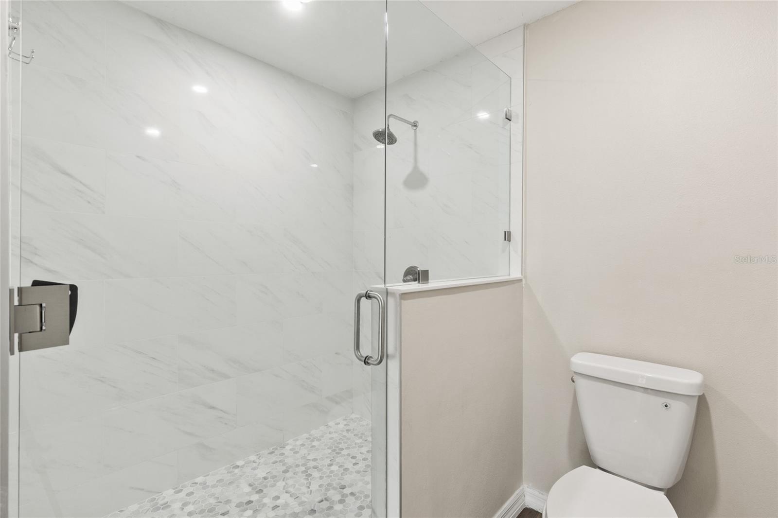 1009 Kings Ct Property Photo 12