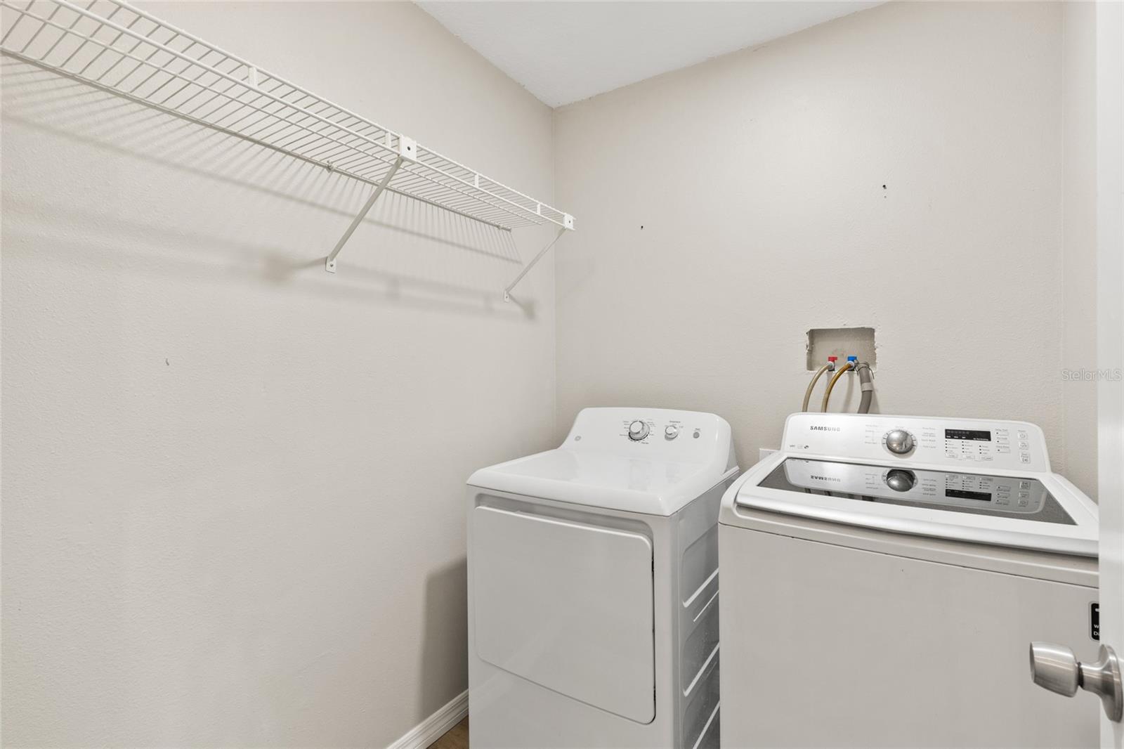 1009 Kings Ct Property Photo 13