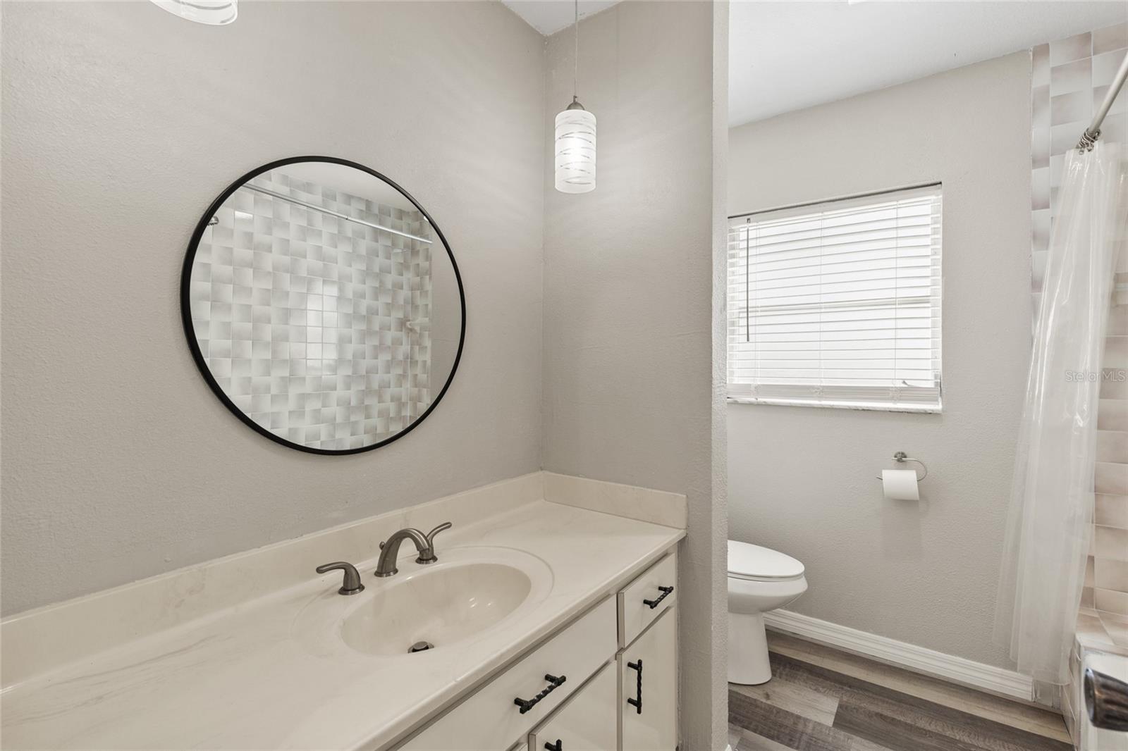 1009 Kings Ct Property Photo 15