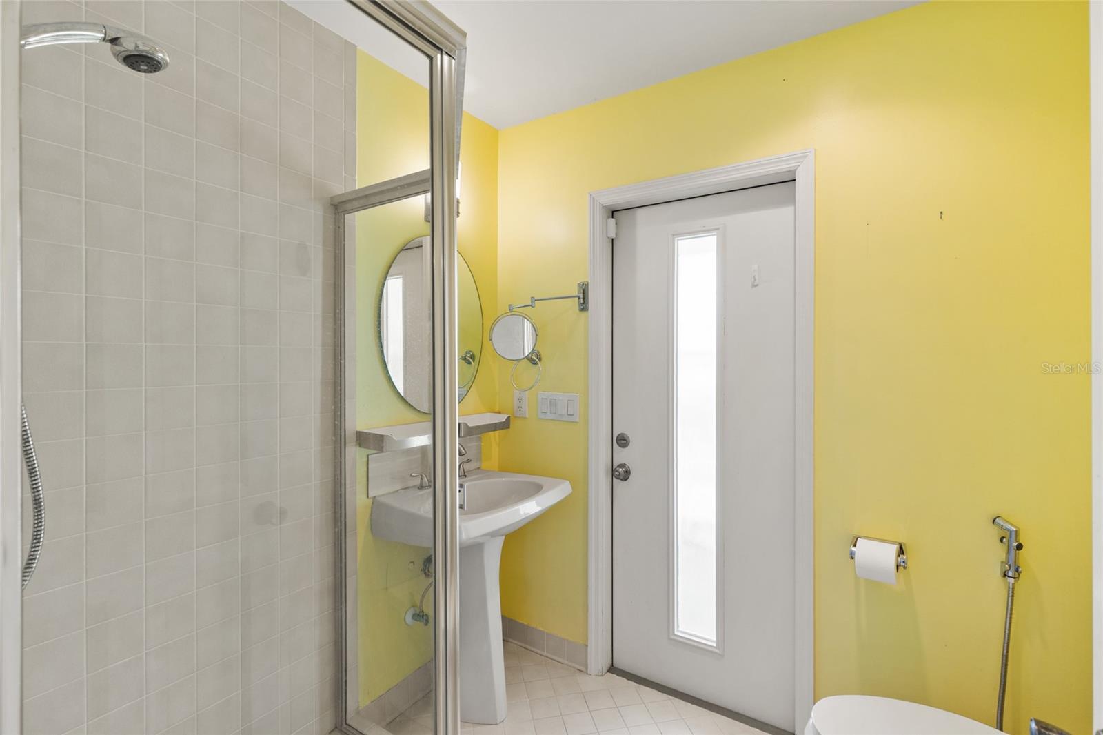 1009 Kings Ct Property Photo 18