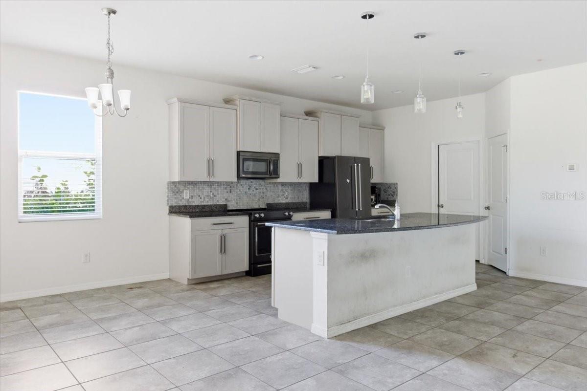 6702 Devesta Loop Property Photo 13