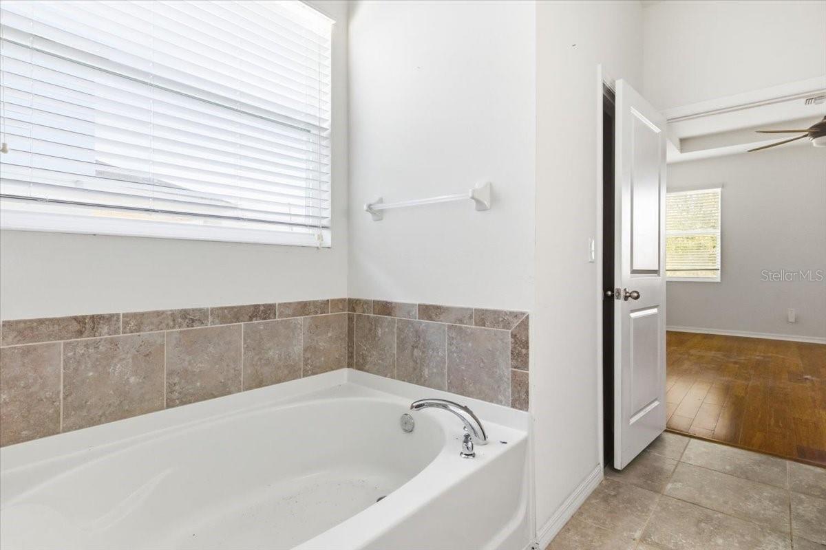 6702 Devesta Loop Property Photo 16