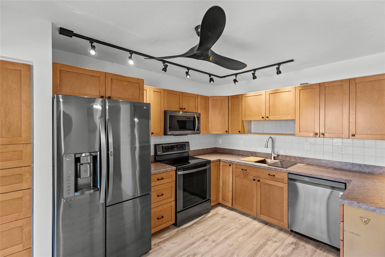1636 Brookhouse Dr #230 Property Photo 11