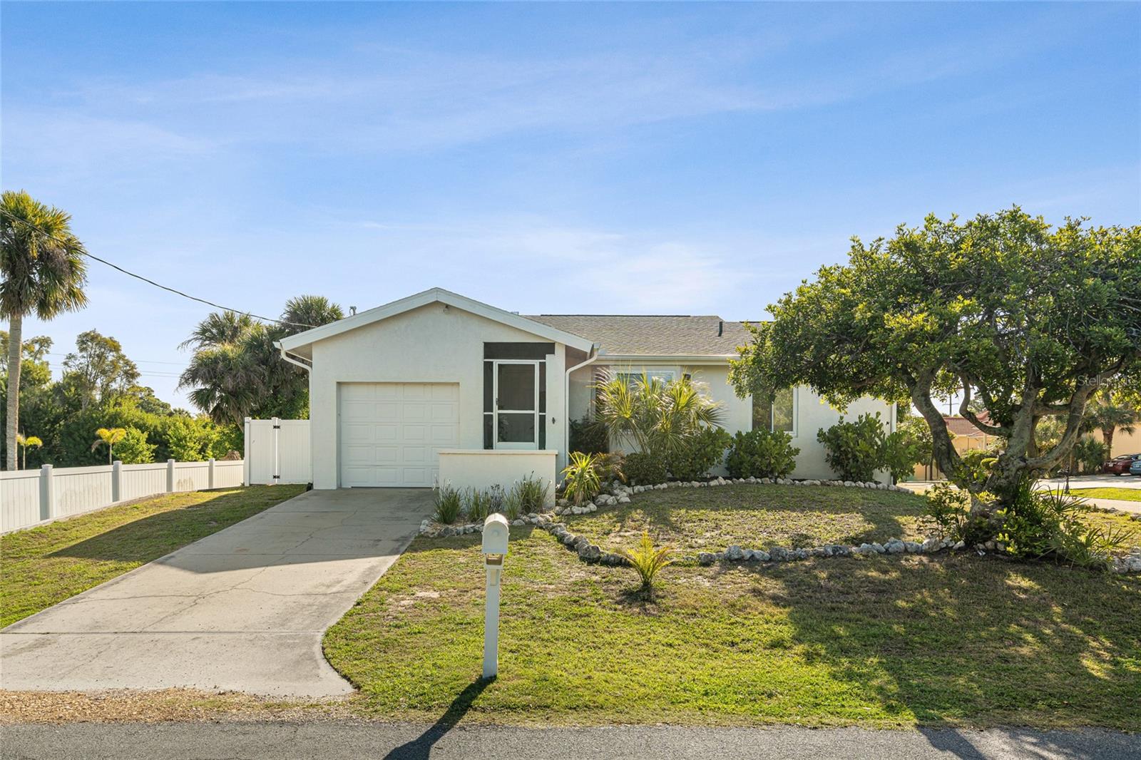 2600 PALMETTO ST Property Photo 1