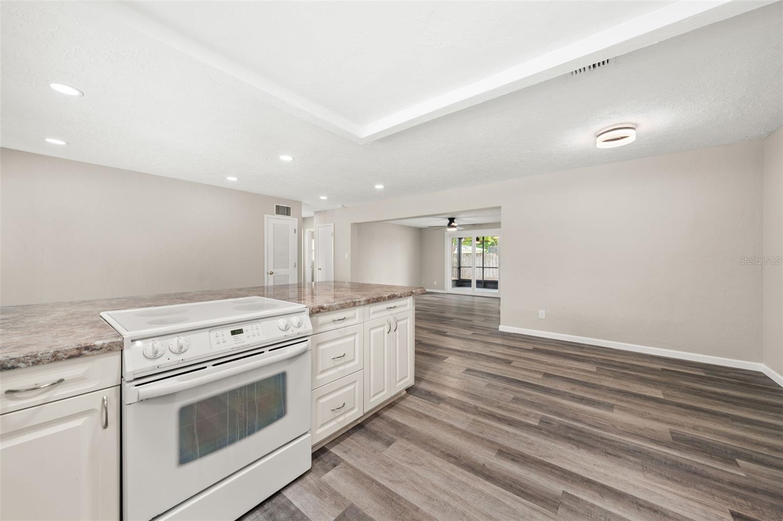 5929 Murdock Ave Property Photo 18