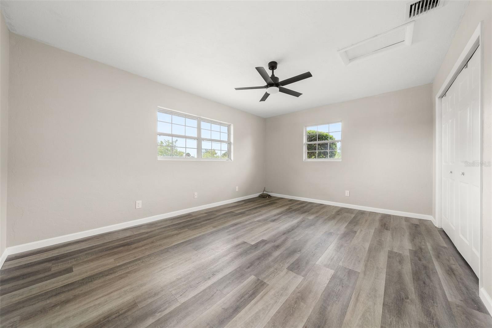 5929 Murdock Ave Property Photo 32