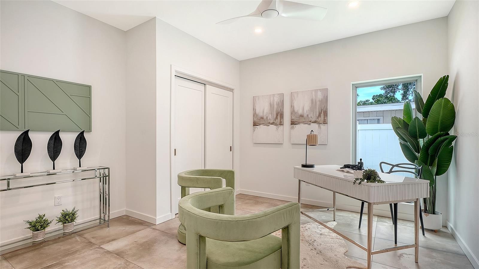 2050 Euclid Ter Property Photo 11