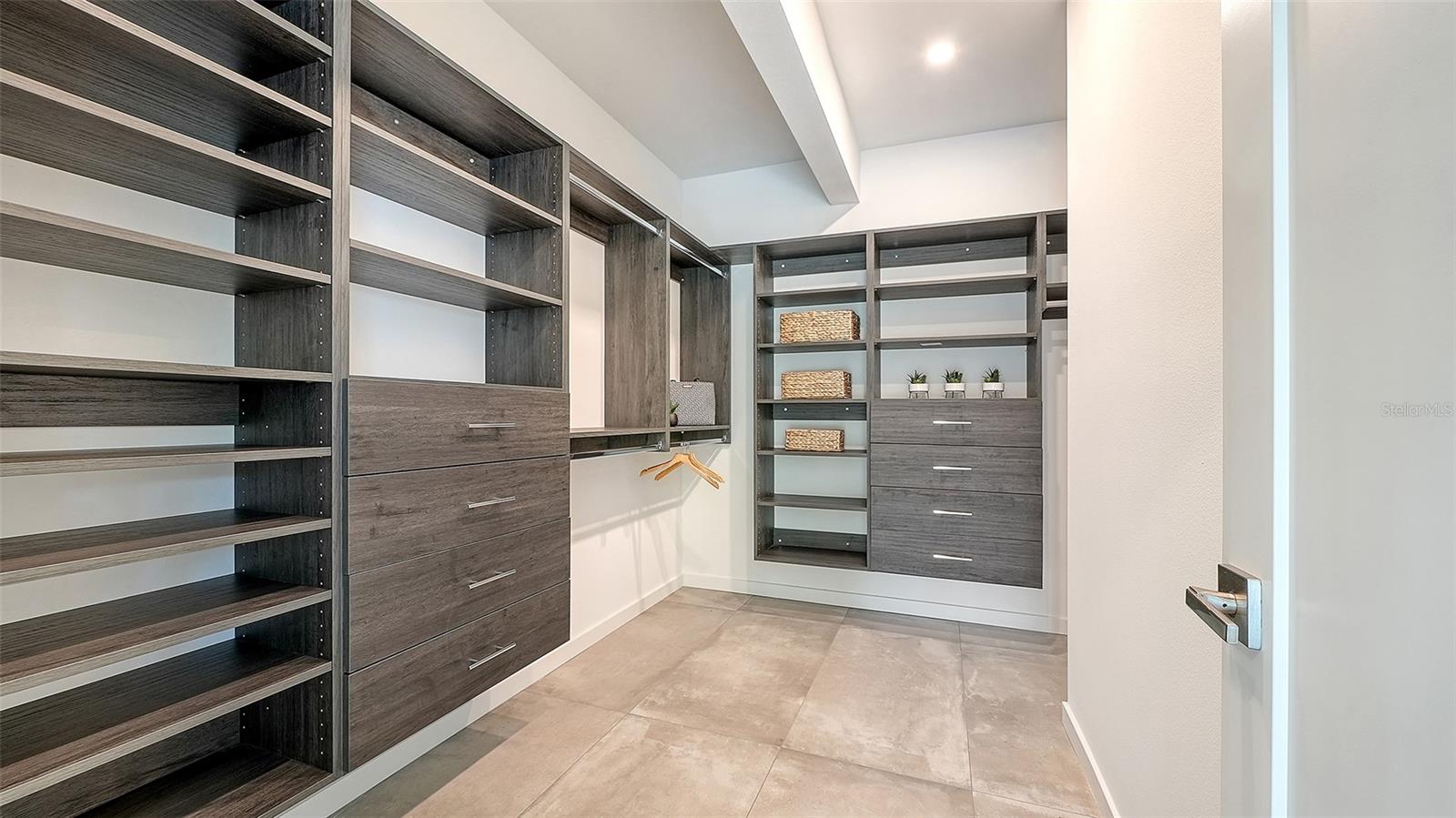 2050 Euclid Ter Property Photo 14