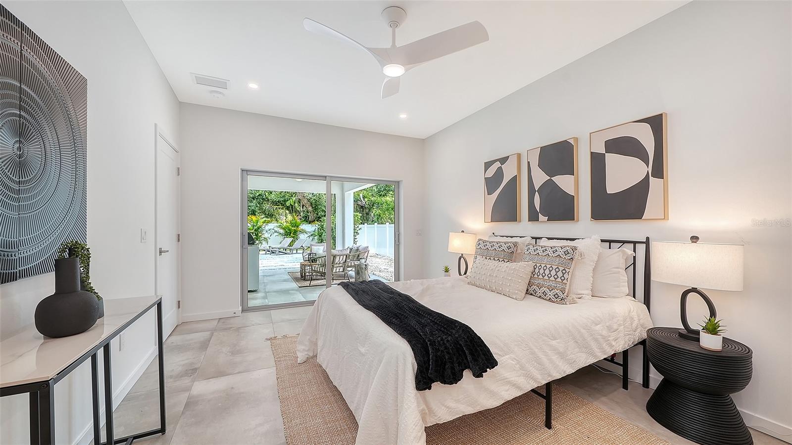 2050 Euclid Ter Property Photo 15
