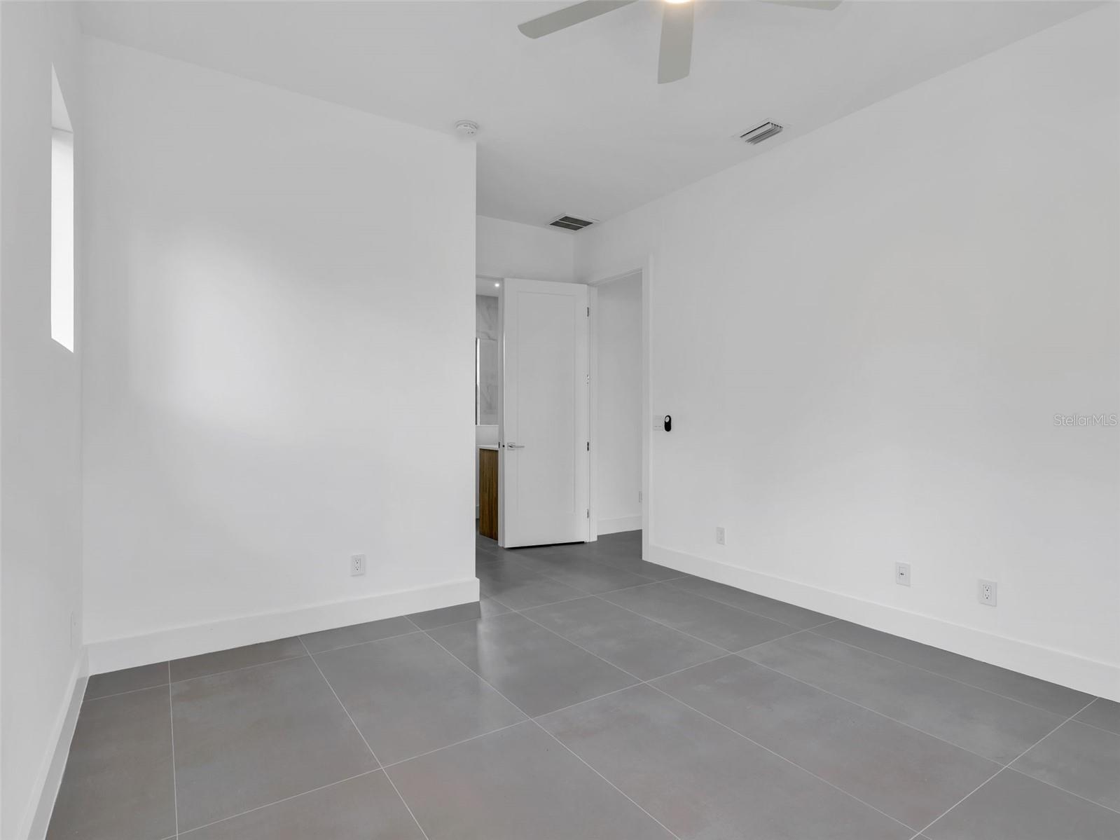 11161 Carnegie Ave Property Photo 16