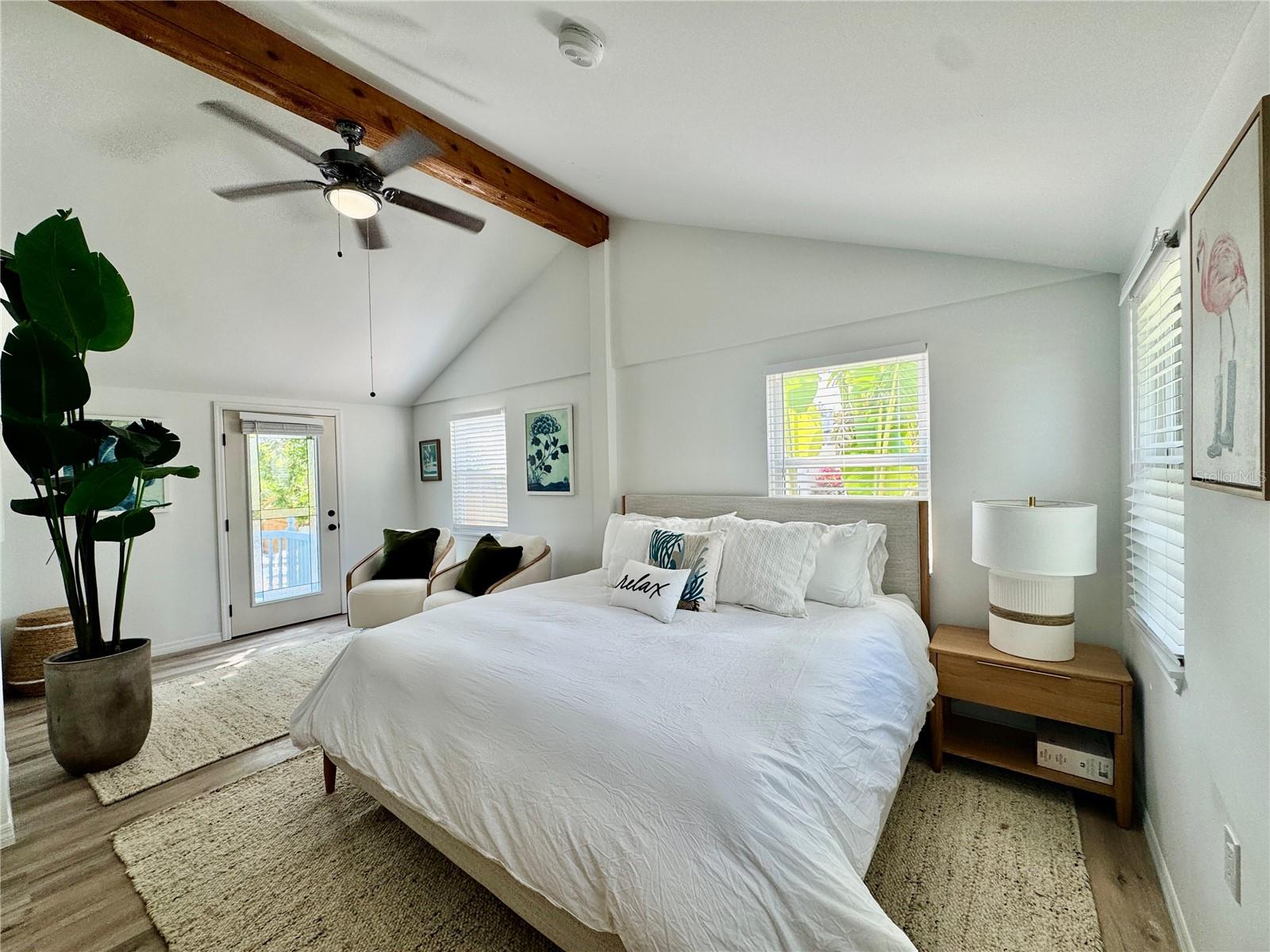 6980 Poinsetta Property Photo 4