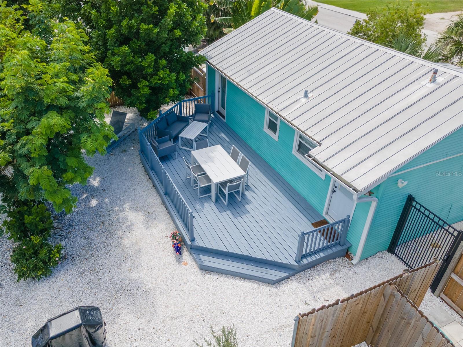 6980 Poinsetta Property Photo 4