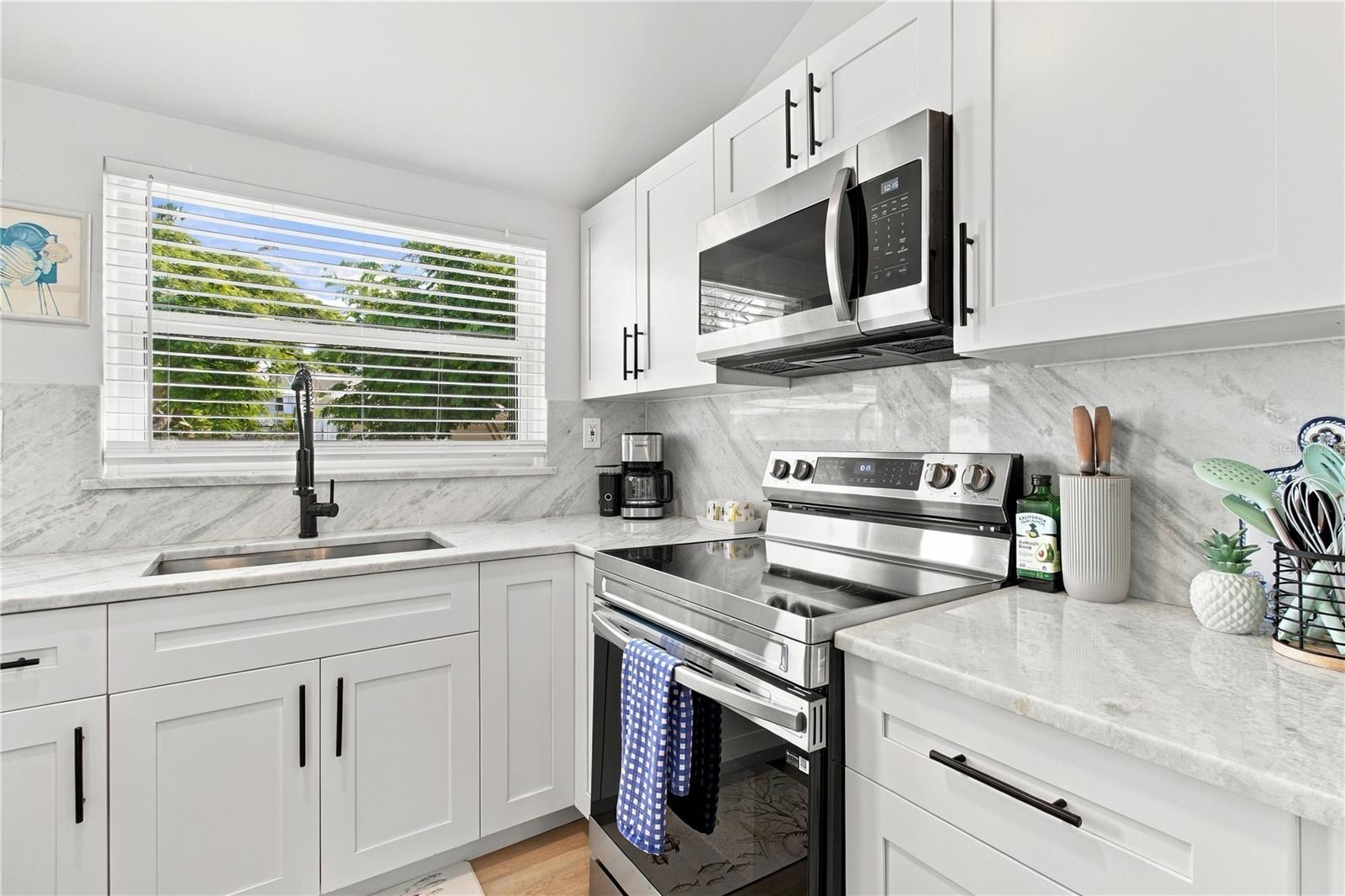 6980 Poinsetta Property Photo 8