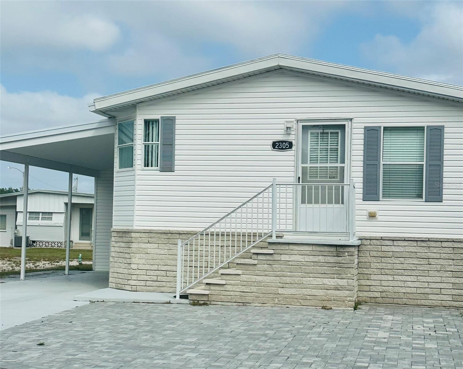 2305 Bay Dr Property Photo 2