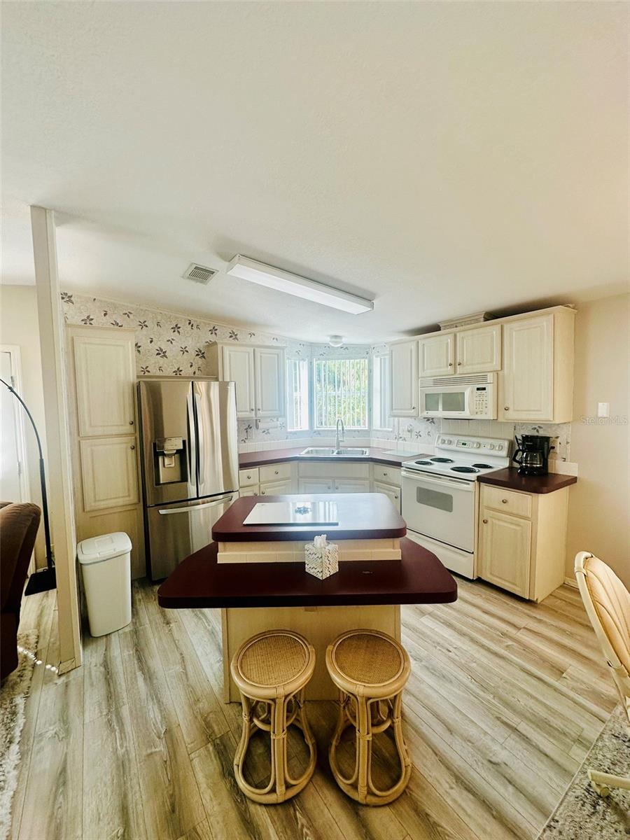 2305 Bay Dr Property Photo 4