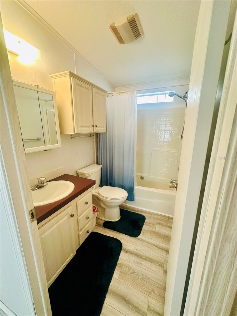 2305 Bay Dr Property Photo 7