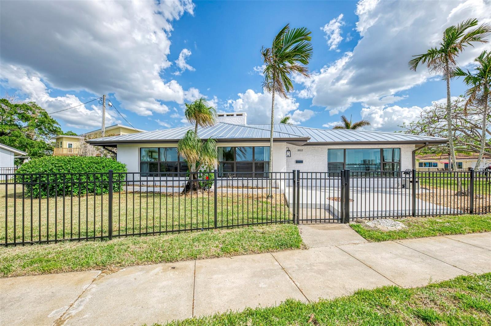 1822 Riverside Dr E Property Photo 2