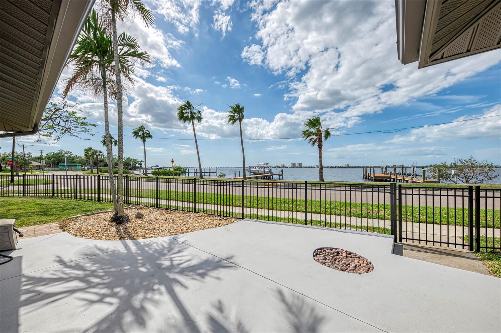 1822 Riverside Dr E Property Photo 6